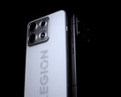 Le 2026 Legion Y70 est confirmé comme étant doté d'un écran "2K". Photo : une photo montrant la version noire et blanche du téléphone.