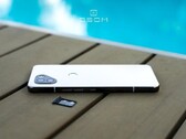 L'OSOM OV1, lancé plus tard sous le nom de Solana Saga, était le seul téléphone de l'entreprise. (Source de l'image : OSOM)