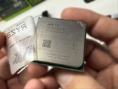 Un internaute a reçu un ancien processeur AMD déguisé en Ryzen 7 9800X3D par l'intermédiaire d'Amazon.de. (Source : Hardware Busters)