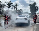 Les VE en feu comme le Tesla Model X que l'on voit sur cette photo peuvent être difficiles à éteindre (Image : Jimmy Patronis)