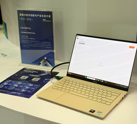 L'ordinateur portable sous un autre angle