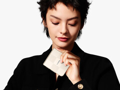 Le Mix Flip 2 est proposé à partir de 999 $ sur Giztop. Photo : une image promotionnelle du téléphone pliable. (Source de l'image : Xiaomi)