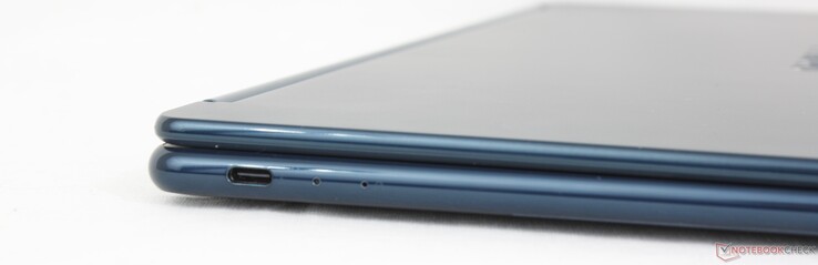 Gauche : USB-C Thunderbolt 4 avec DisplayPort 2.1 + Power Delivery
