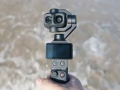 Gros plan sur la DJI Osmo Pocket 4P et ses deux objectifs.