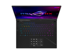 Le trackpad de l&#039;ASUS ROG Strix SCAR 16 fait office de pavé numérique. (Source : ASUS)