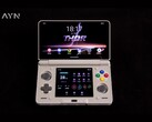Le Thor d'AYN est doté d'un double écran tactile AMOLED. (Source de l'image : AYN)