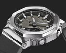 La Casio G-Shock GMS2110-1A1 avec une lunette en métal, photographiée sur un fond sombre. (Source de l'image : Casio)