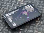 Le DriveTrack 72 de Garmin (photo) est désormais disponible dans le monde entier. (Source de l'image : Garmin)