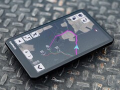 Le DriveTrack 72 de Garmin (photo) est désormais disponible dans le monde entier. (Source de l'image : Garmin)