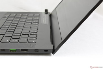 Ouverture maximale du Blade 15 Advanced Model.