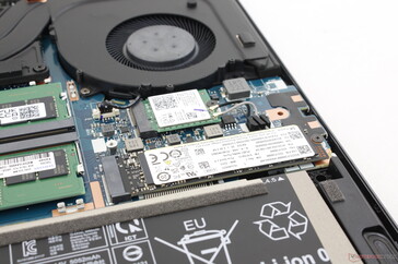 Emplacement primaire M.2 2280 PCIe4 x4 montré avec le dissipateur thermique retiré