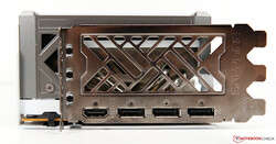 Les ports externes de la Sapphire Nitro+ Radeon RX 6950 XT Pure
