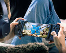 Le développement de Winlator a repris après une brève pause. Photo : une image modifiée de la manette mobile Razer Kishi. (Source de l'image : Razer et Winlator)