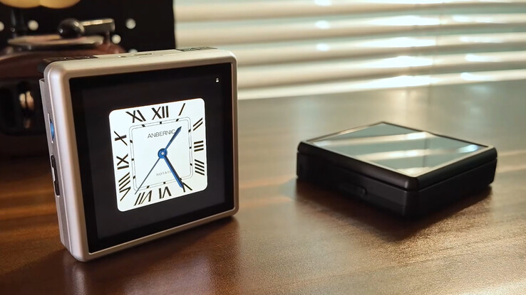 L'Anbernic RG Rotate dans ses deux couleurs de lancement.