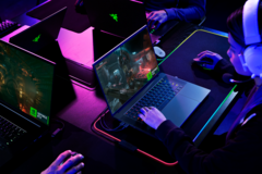 Le Razer Blade 16 offre des options d&#039;affichage mini-LED à double mode. (Image Source : Razer)