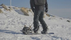 Un snowboard électrique Cyrusher. (Source : Cyrusher)