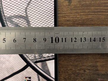 L'écran InfinityEdge est encore plus fin cette année et sa consommation d'énergie OLED est réduite de 33 %