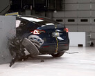 Tesla Model Y, côté conducteur, lors d'un essai de collision par petit chevauchement. (Source de l'image : IIHS/YT)