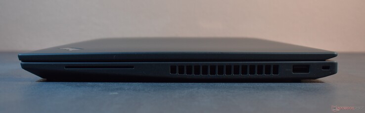 droit : Carte à puce, USB A 3.1 Gen 1, Kensington Nano Lock Slot