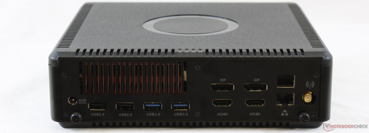 A l'arrière : entrée secteur, 2 USB 2.0, 2 USB 3.0, 2 HDMI, 2 DisplayPort 1.3, 2 Ethernet Gigabit, Antenne.