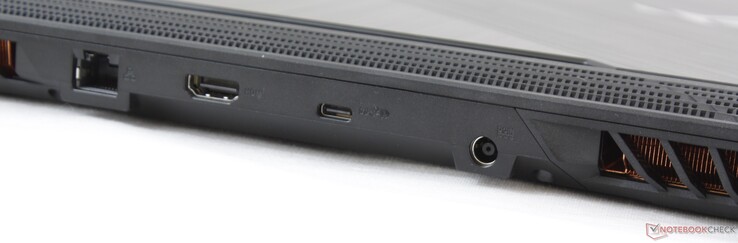 A l'arrière : Gigabit RJ-45, HDMI 2.0, USB C 3.1 Gen 2 avec DisplayPort 1.4, entrée secteur.