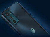 Le Moto G42 est disponible dans les coloris Atlantic Green et Metallic Rosé. (Image source : Motorola)