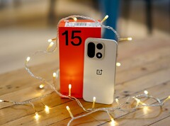 La version internationale du OnePlus 15 a été annoncée en octobre 2025.