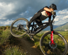 Le Trek Fuel Plus (photo) est équipé du moteur TQ HPR60 et d'une batterie plus grande de 580Wh. (Source : Trek Bikes)