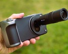 Le Vivo X200 Ultra avec accessoires photo en revue. (Source de l'image : Marcus Herbrich)