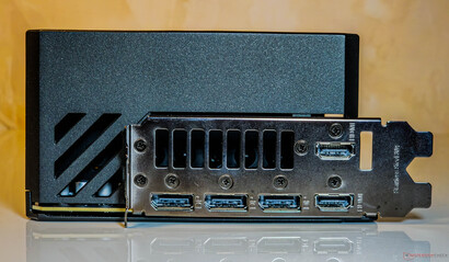 Ports : 2x DisplayPort 2.1b-out, 2x HDMI 2.1b-out