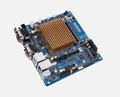 Le dernier ordinateur monocarte d'ASUS repose sur un processeur Celeron N5101. (Image source : ASUS)