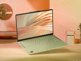 L’IdeaPad Vibe 14Q8X12 dans l’une de ses sept couleurs de lancement.
