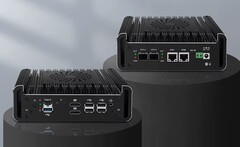Le mini PC Topton X4H-XL dispose de deux ports optiques 10 gigabits SFP+. (Source de l'image : Liliputing)