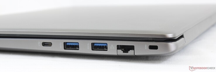 Côté droit : USB C avec DisplayPort, 2 USB A 3.1, Ethernet gigabit, verrou de sécurité Kensington.