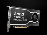 La carte AMD Radeon Pro W7400 ne consomme que 55 watts (Source : AMD)