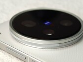Un zoom continu est apparemment aussi sur la liste des choses à faire pour le développement du Vivo X300 Ultra. (Image : Weibo)