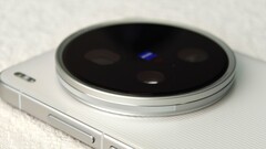 Un zoom continu est apparemment aussi sur la liste des choses à faire pour le développement du Vivo X300 Ultra. (Image : Weibo)