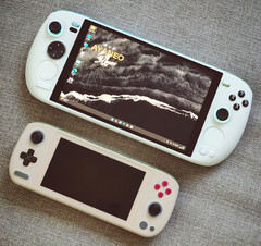 L'AYANEO KUN avec l'AYANEO AIR 1S. (Source de l'image : AYANEO)