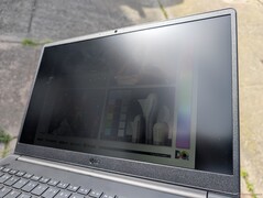 A l'extérieur, sous la lumière du soleil