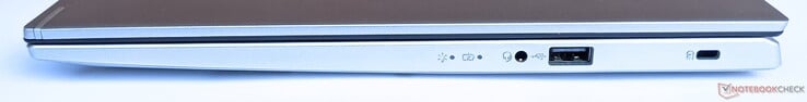A droite : prise audio combinée, 1x USB 2.0 Type-A, Kensington Lock
