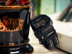 La montre Casio G-Shock x Mr. Brothers Cut Club DW-5600X est une édition limitée. (Source de l'image : Mr. Brothers Cut Club)