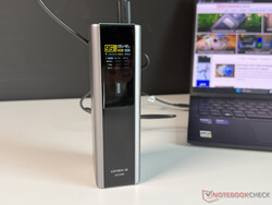 Cuktech 15 Ultra chargeant un ordinateur portable