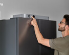 Le Jackery FridgeGuard est équipé d'un petit écran LCD
