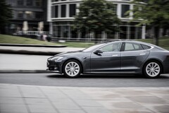 Tesla rappelle des voitures après avoir constaté des problèmes avec le mode de conduite autonome. (Image source : Moritz Kindler via Unsplash)