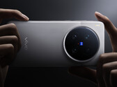 Le HPB ISOCELL sera accompagné d'un Sony LYT-828 sur les deux modèles, X200 Ultra en photo. (Source de l'image : Vivo)