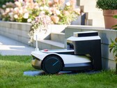 La tondeuse robot ECOVACS GOAT G1 est équipée de deux caméras embarquées. (Source de l'image : ECOVACS)