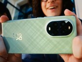 Le Huawei Nova 13 Pro propose un appareil photo principal à ouverture variable. (Source de l'image : Huawei)
