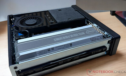 Minisforum MS-01 et Intel SSD DC P4618 PCIe 3.1 x8 (exemple d'application)