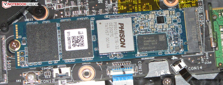 Un SSD NVMe sert de moteur au système.