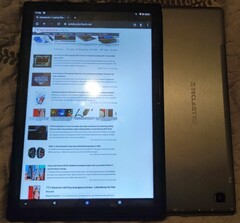 La tablette Teclast M40 de 10,1 pouces Android et la P20HD vue de dos (Source : Own)